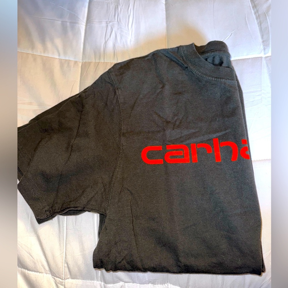 Small loose fit moss green men’s Carhartt T-shirt ￼